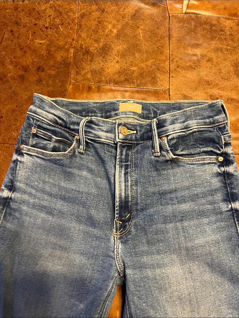 Mother denim mid rise Dazzler crop in Different Strokes - Picture 2 of 6